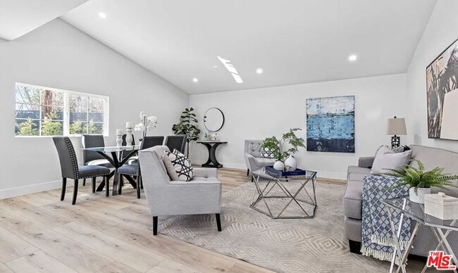 Building Photo - 11625 Keswick St