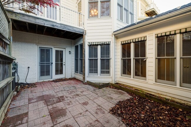 Building Photo - Luxury Townhome in the Heart of the Kentlands