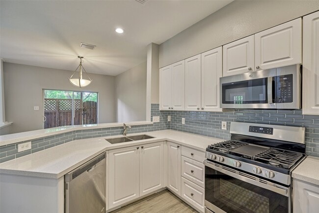 Building Photo - 25 Scarlet Woods Ct