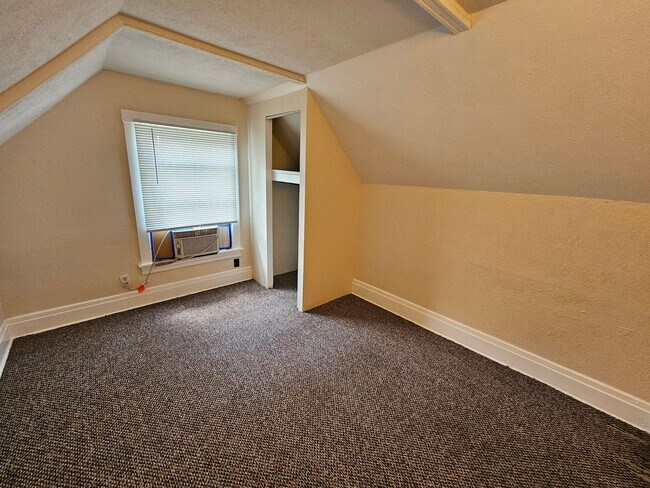 Building Photo - 519 Howard St