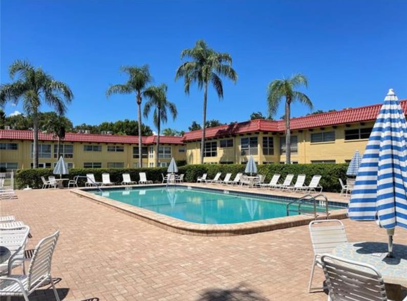 Heated Salt Water Pool - 1845 S Highland Ave