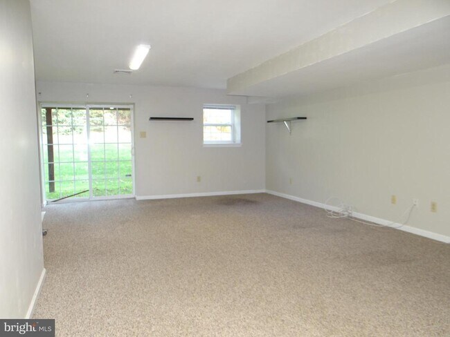 Building Photo - 348 Gavin Dr