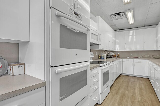 Building Photo - 3546 S Ocean Blvd