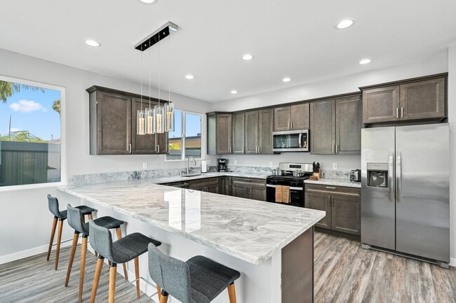 Primary Photo - Coastal 3-Bedroom 2-Bathroom House with Hu...