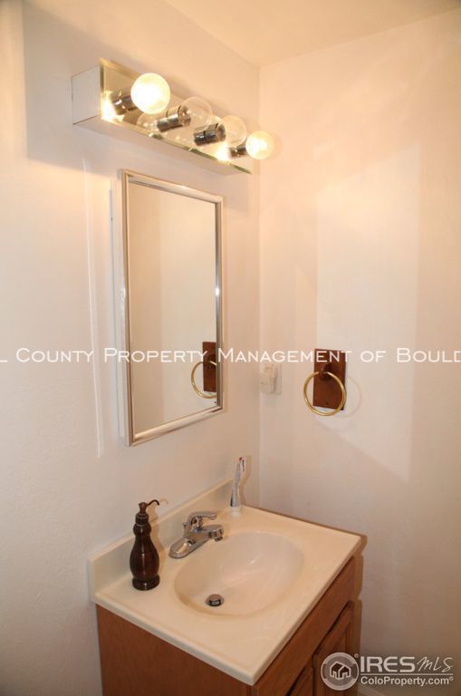 Building Photo - 842 St Andrews Ln