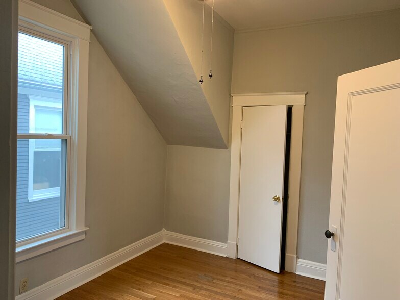 Building Photo - 4132 Oak St