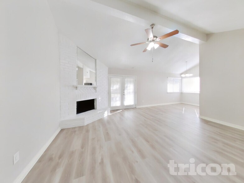 Building Photo - 2214 Townhall Ln