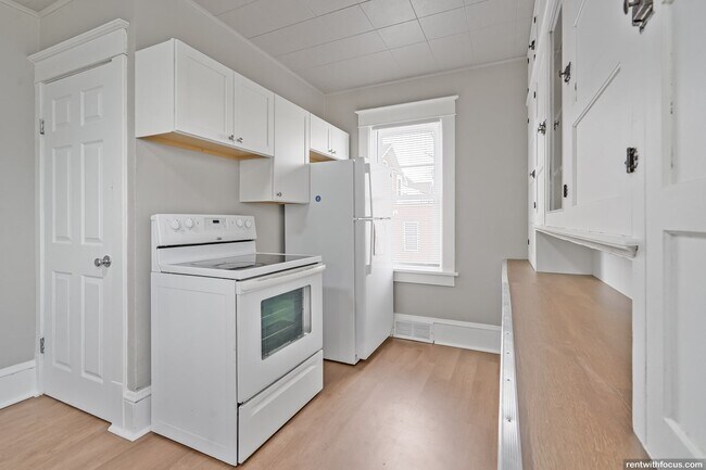 Primary Photo - 712 W Lorain St
