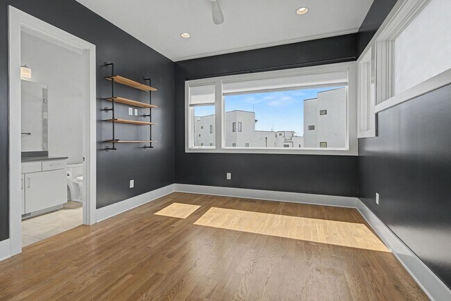 Building Photo - 118B Fern Ave
