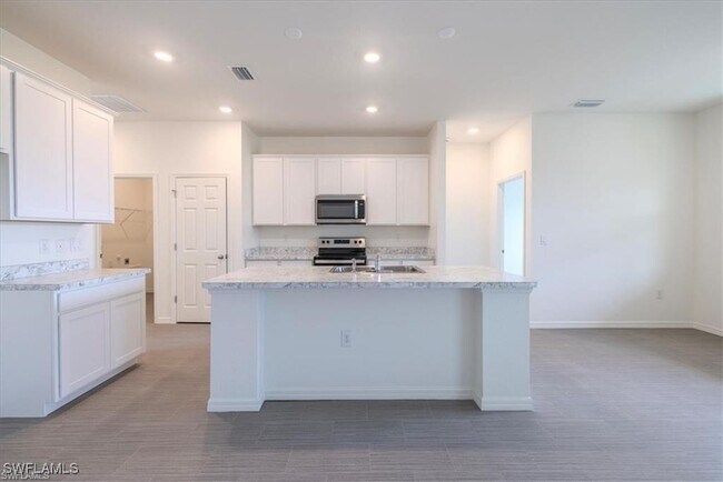 Building Photo - 4208 NE 15th Pl