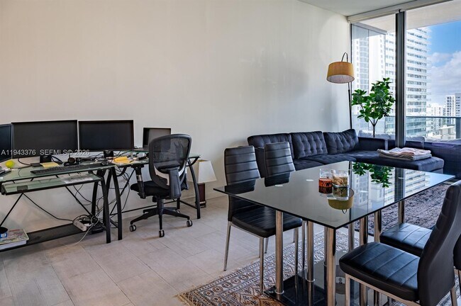 Building Photo - 1000 Brickell Plaza