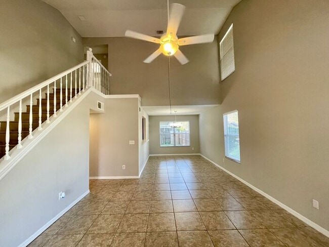 Building Photo - NICE 3/2.5 OVIEDO TWO-STORY HOME OFF DEAN ROAD