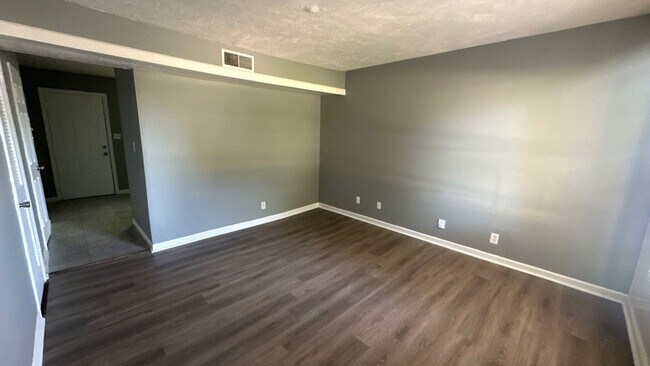 Building Photo - 224 Greenleaf Cir