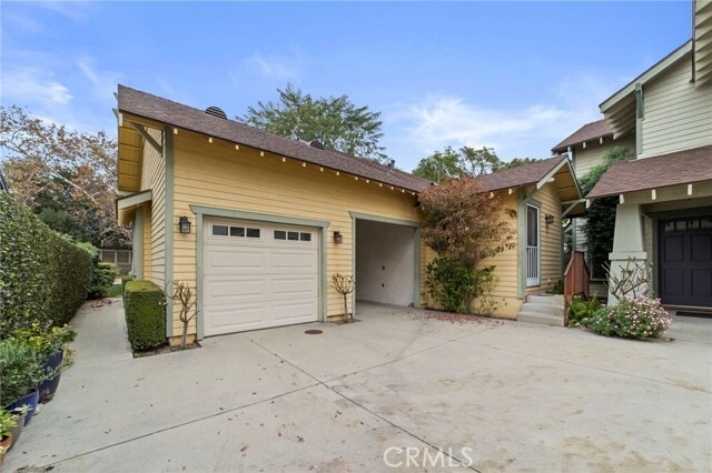 Building Photo - 316 E Foothill Blvd