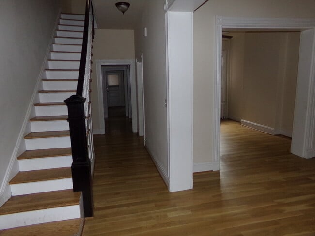 Building Photo - FLOY2107