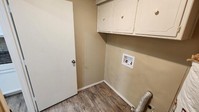 Building Photo - Half off first full month's rent/Southwest...