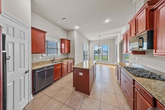Building Photo - 6107 Waterford Ln