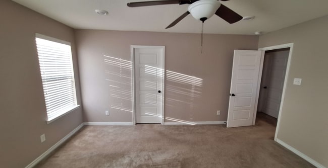 Building Photo - 9619 Pleasanton Blf