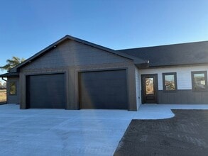 Building Photo - 2808 Cottonwood Cir