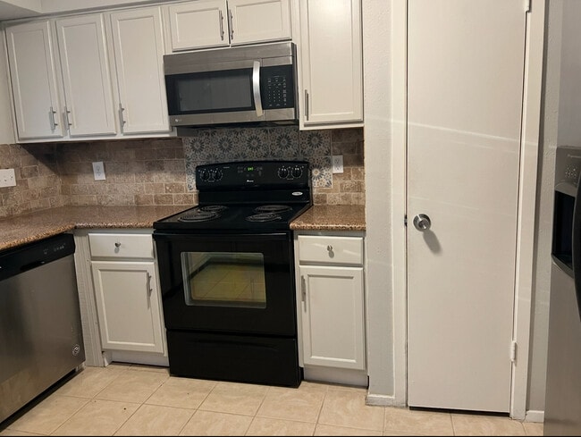 Building Photo - 20003 Rustlewood Dr