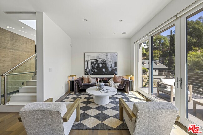 Building Photo - 2756 Westshire Dr