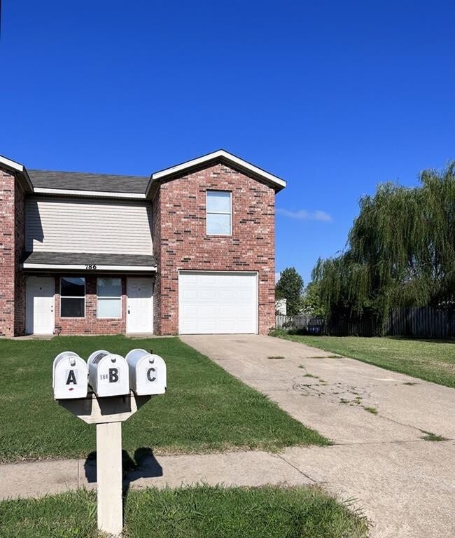 Building Photo - 786 Lariat St