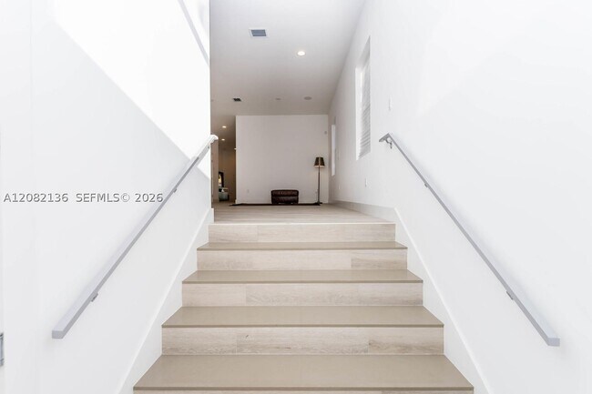Building Photo - 2875 SW 33rd Ct