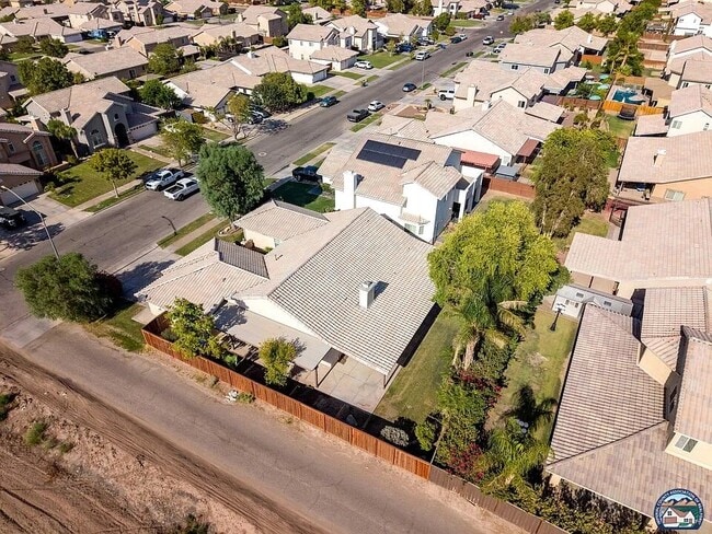 Building Photo - 2751 Sandalwood Dr