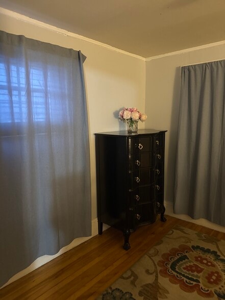 Building Photo - 27 Windsor St