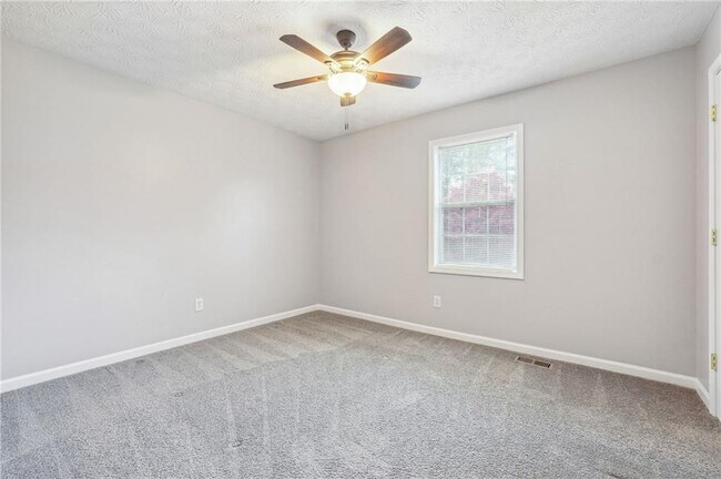 Building Photo - 805 Grindstone Pl SW