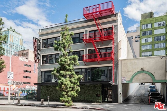 Building Photo - 932 S Hill St