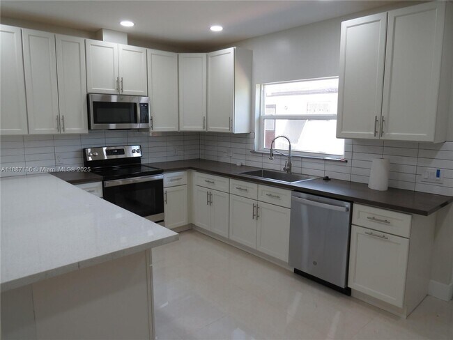 Building Photo - 1671 SW 44th Terrace