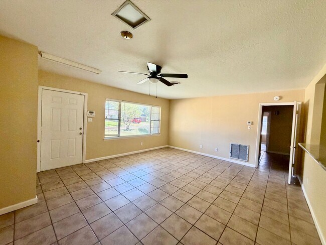 Building Photo - Move-In Ready in Shreveport - Anderson Island Subdivision - 3 br 1.5 ba home for lease