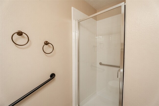 Building Photo - 8051 Bay Branch Dr