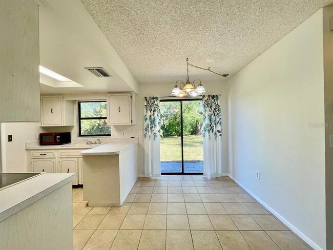 Building Photo - 2625 Narcissus Dr