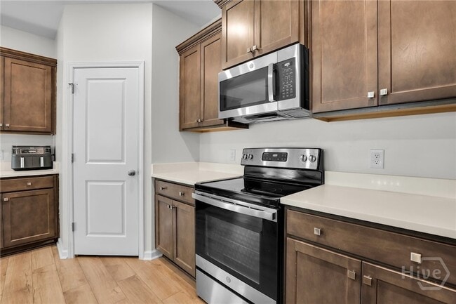 Building Photo - 2980 Kingswood Dr