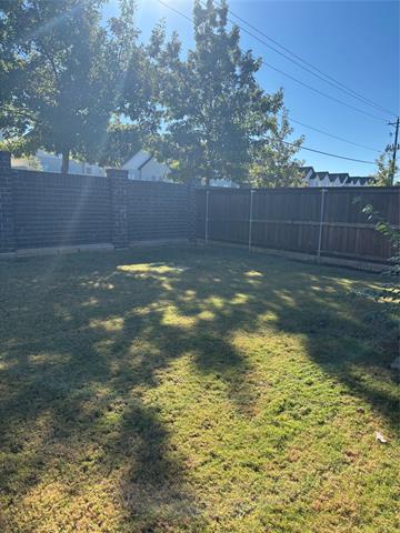 Building Photo - 2105 Alamandine Ave