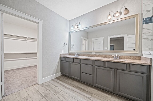 Building Photo - 18619 Admiration Dr