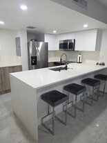 Building Photo - 6446 Miami Lakes Dr