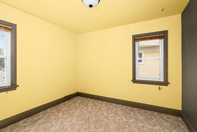 Building Photo - 5840 Tioga St