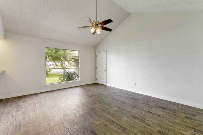 Building Photo - 10505 Little Pebble Dr