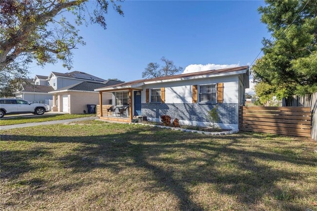 Building Photo - 3605 W Iowa Ave