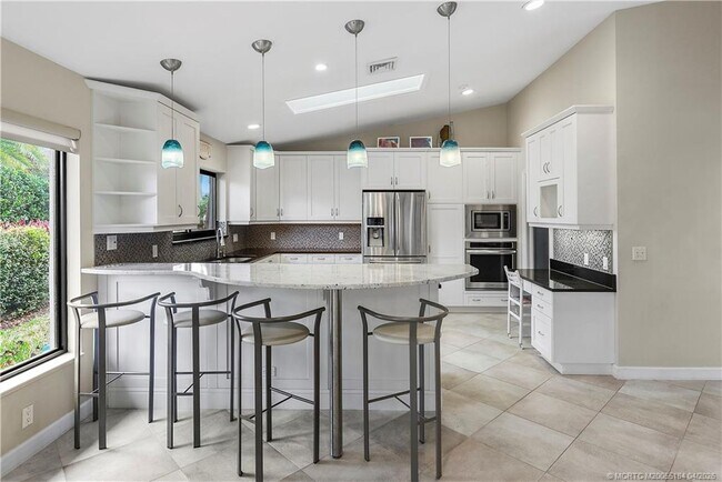 Building Photo - 4194 SW Gleneagle Cir