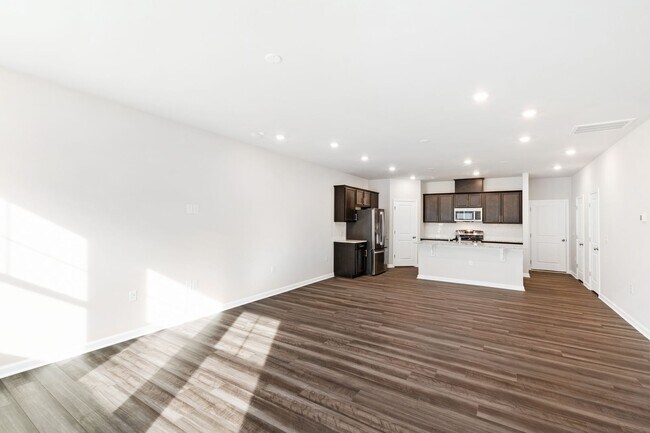 Building Photo - Move-In Ready 4-Bedroom Townhome in Rosedale!