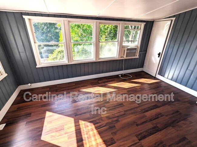 Building Photo - 730 Orange Dr