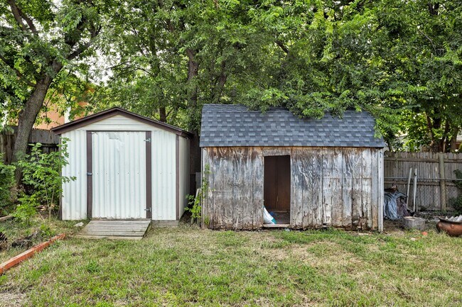 Building Photo - * * * $750 MOVE-IN SPECIAL!!! * * * Charmi...