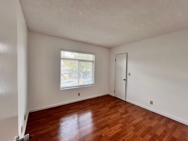 Building Photo - 3 Bedroom, 2.5 bath with Private Patio, At...
