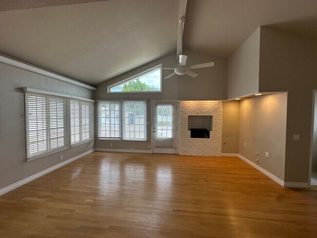 Building Photo - Newly Remodeled | 4 Bedrooms (2 Masters) |...