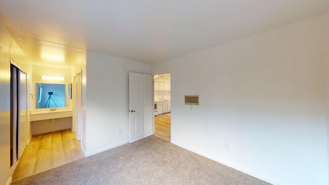 Building Photo - 515 B St