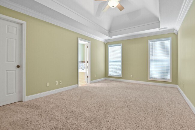 Building Photo - Dog Friendly Three Bedroom with Bonus!